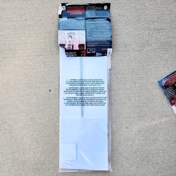 NWT Netflix Stranger Things Party Wall Decor Posters Decorations & Photo Props - Picture 4 of 13